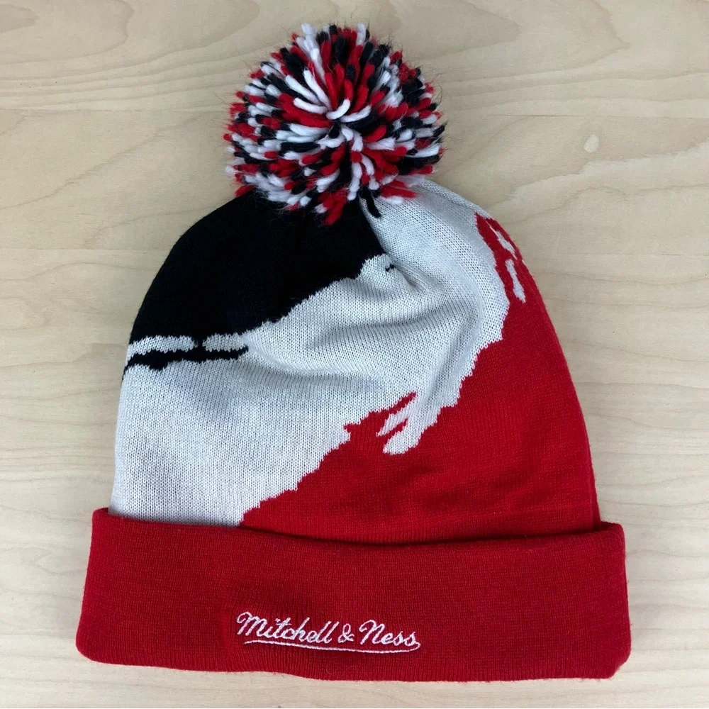 Mitchell & Ness Chicago Bulls NBA Splash Winter Pom Beanie Hat Red White Black